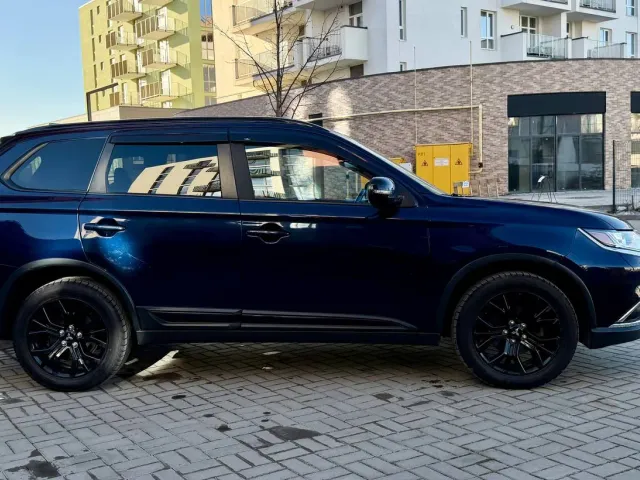 Mitsubishi Outlander - фото 3
