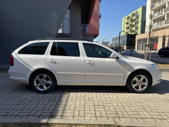 Skoda Octavia - фото 4
