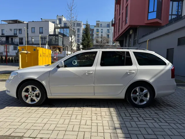 Skoda Octavia - фото 5