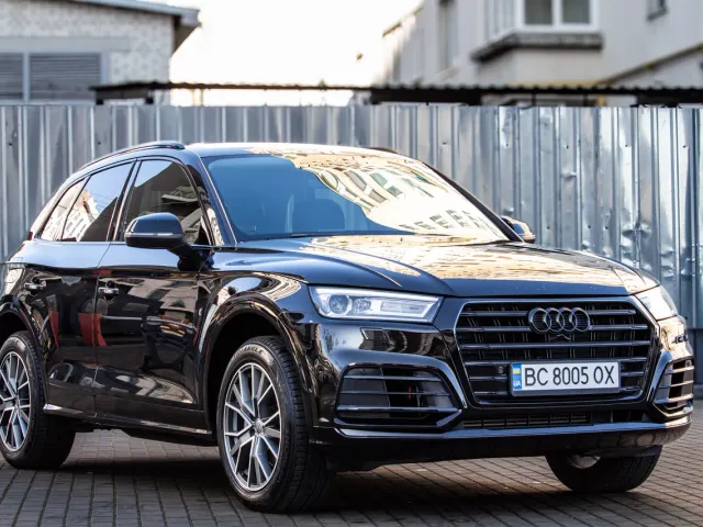 Audi Q5 - фото 1