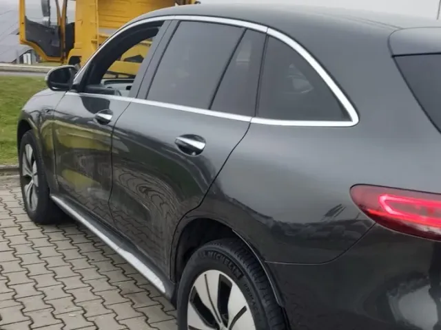 Mercedes-Benz EQC - фото 5