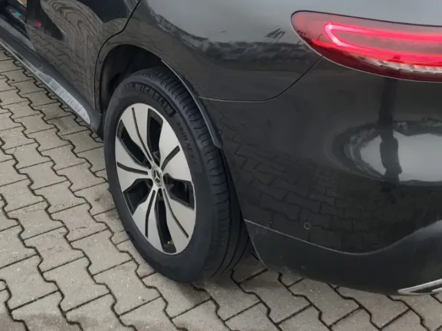 Mercedes-Benz EQC - фото 3