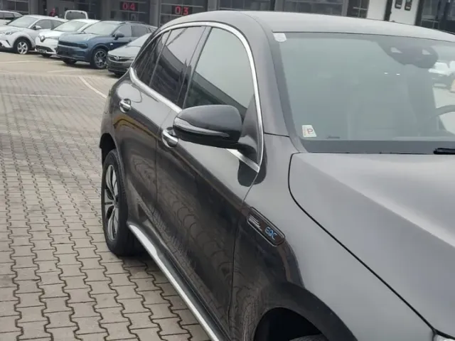 Mercedes-Benz EQC - фото 2