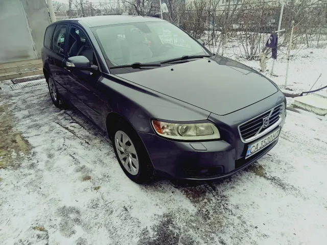 Volvo V50 - фото 1