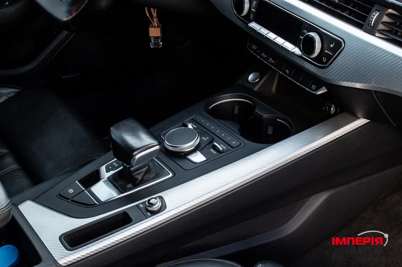 Audi A4 - фото 26