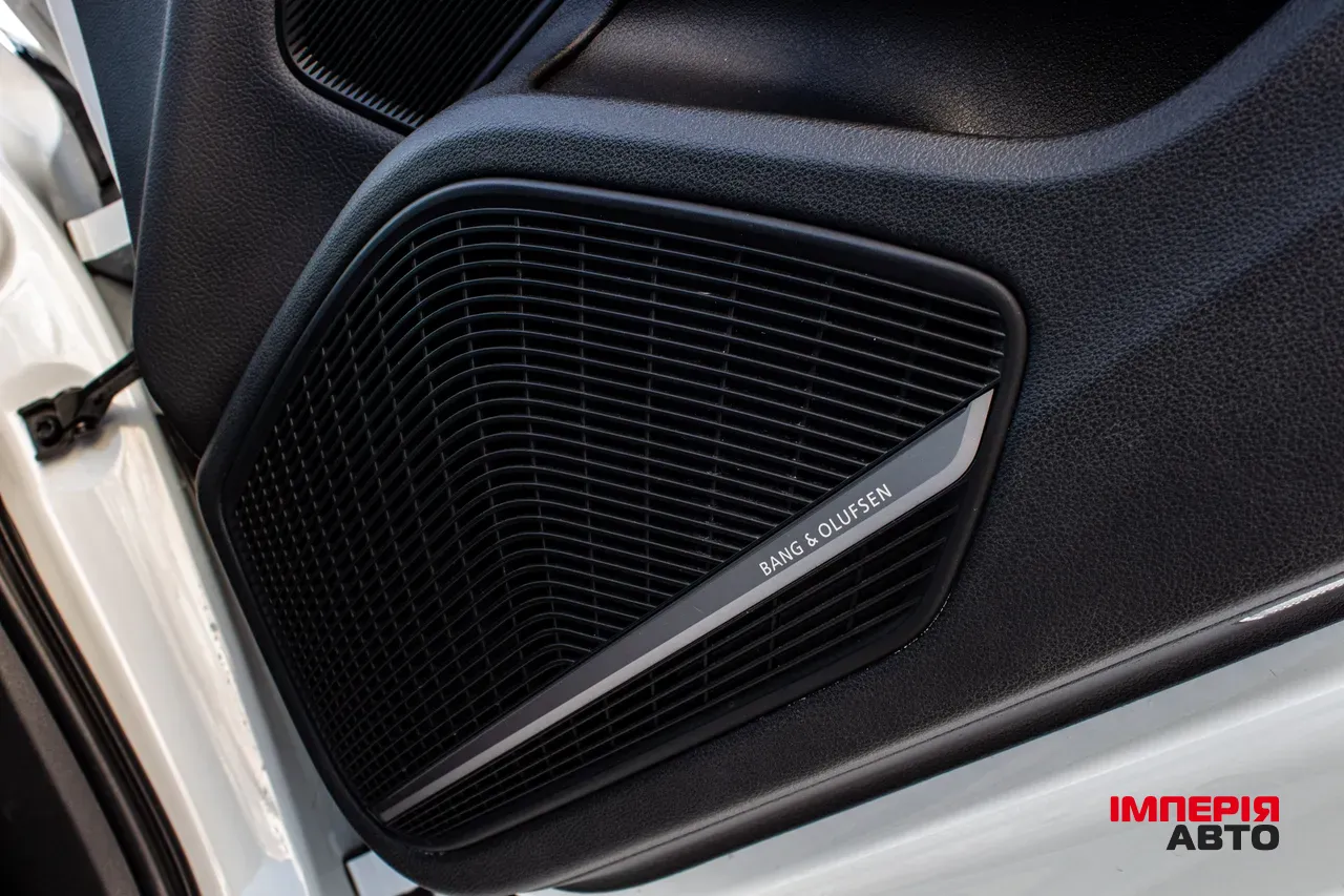 Audi A4 - фото 22