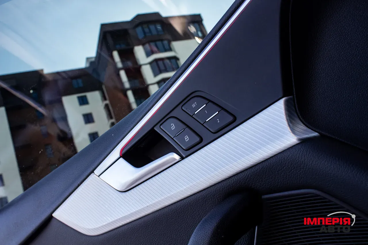 Audi A4 - фото 31