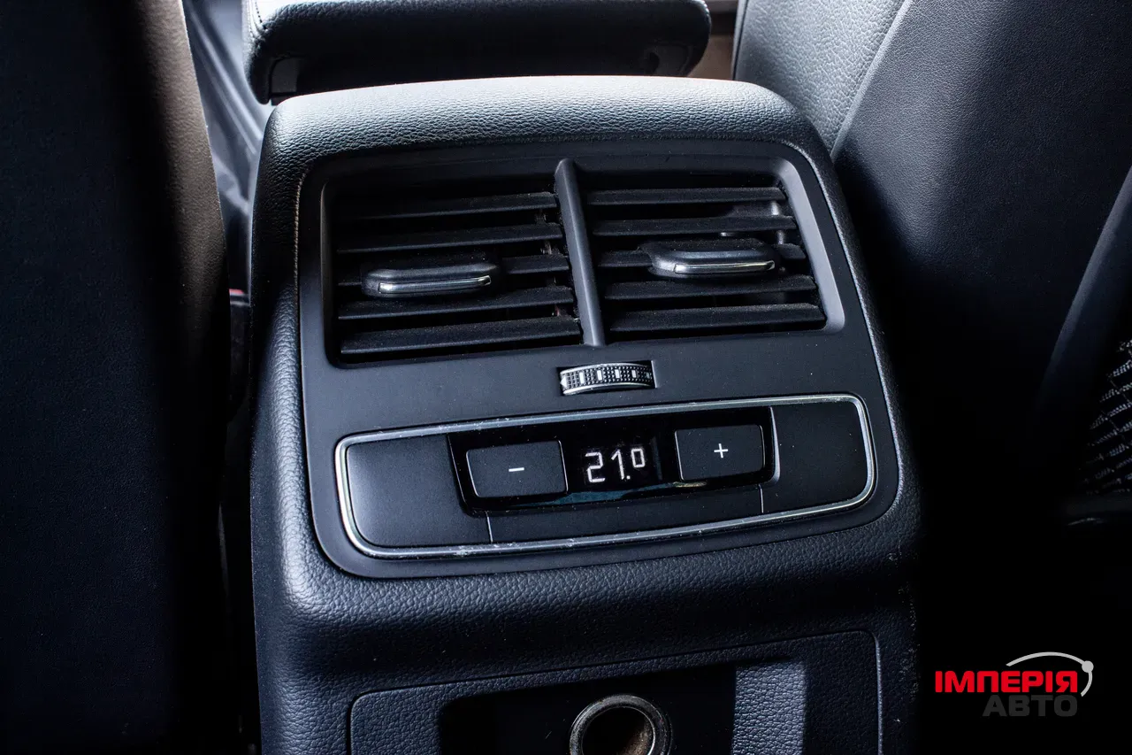 Audi A4 - фото 19