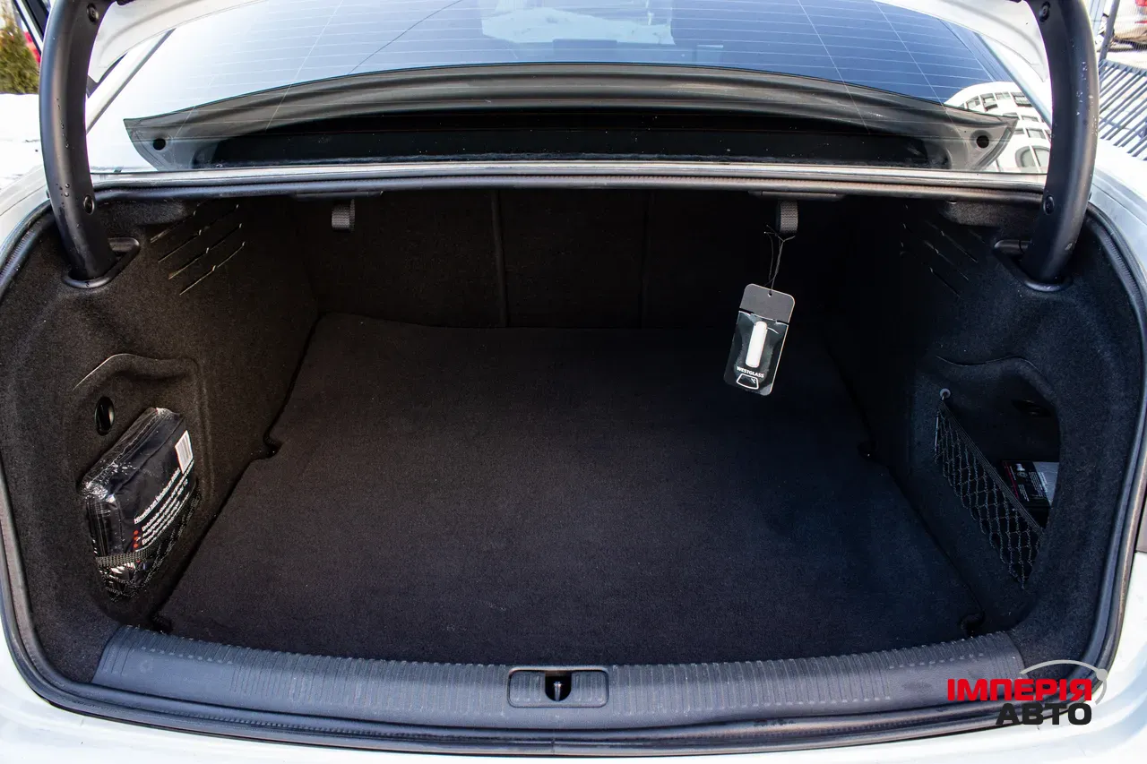 Audi A4 - фото 9