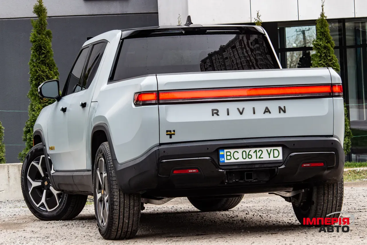 Rivian R1T - фото 19