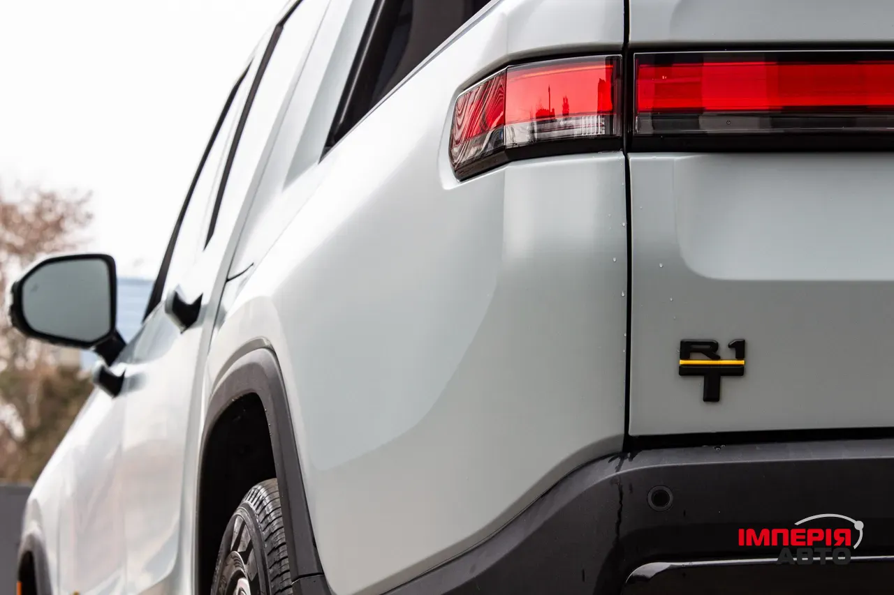 Rivian R1T - фото 16
