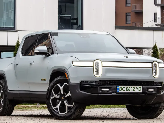 Rivian R1T - фото 1