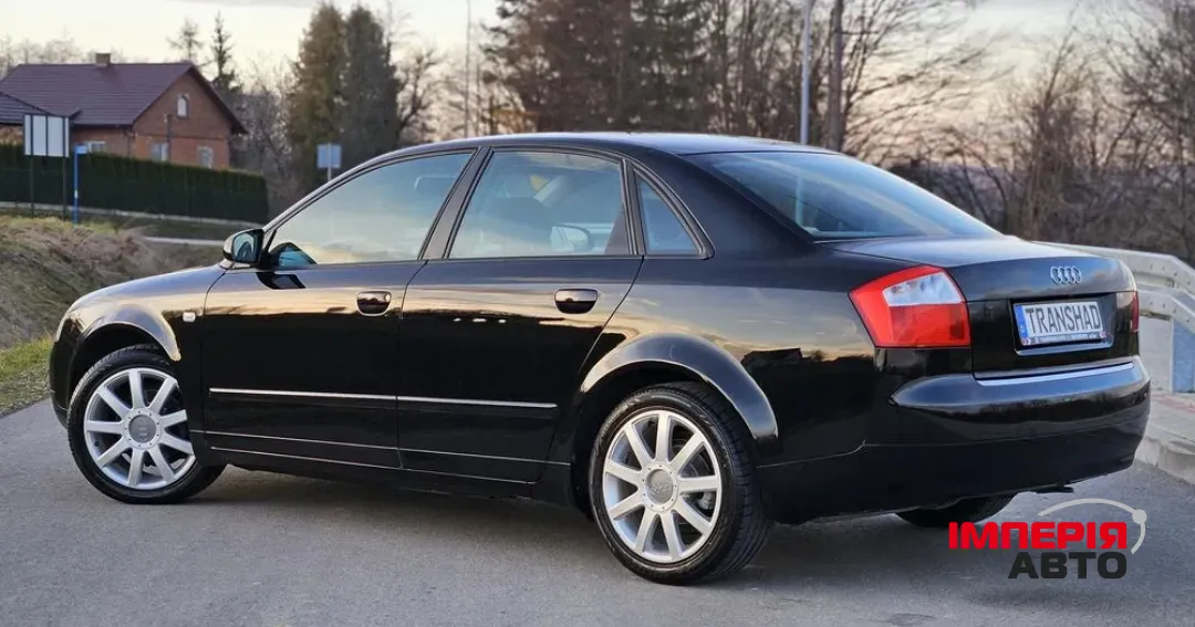Audi A4 - фото 8