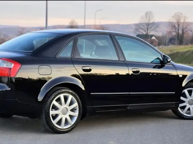 Audi A4 - фото 5