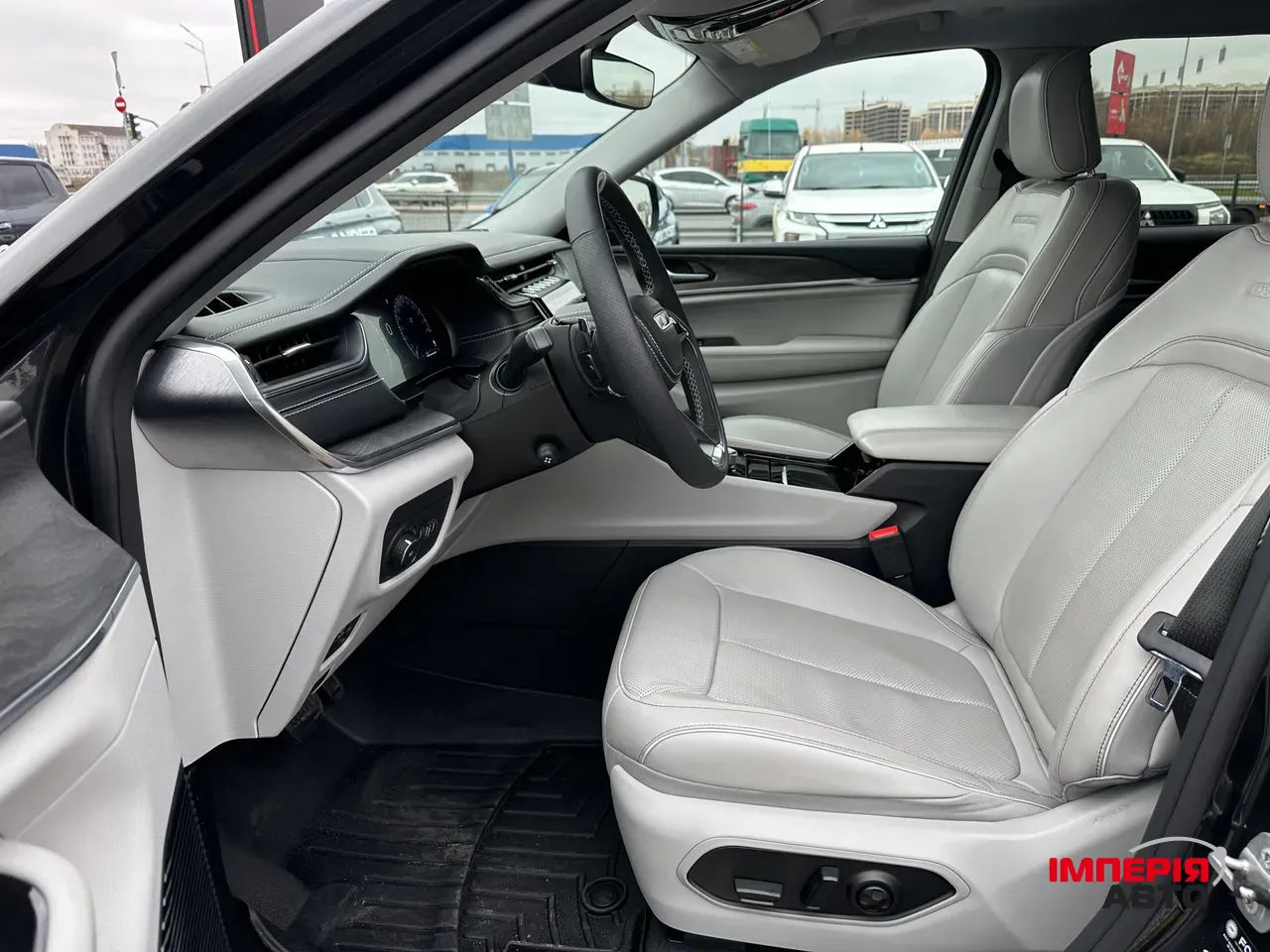 Jeep Grand Cherokee - фото 12