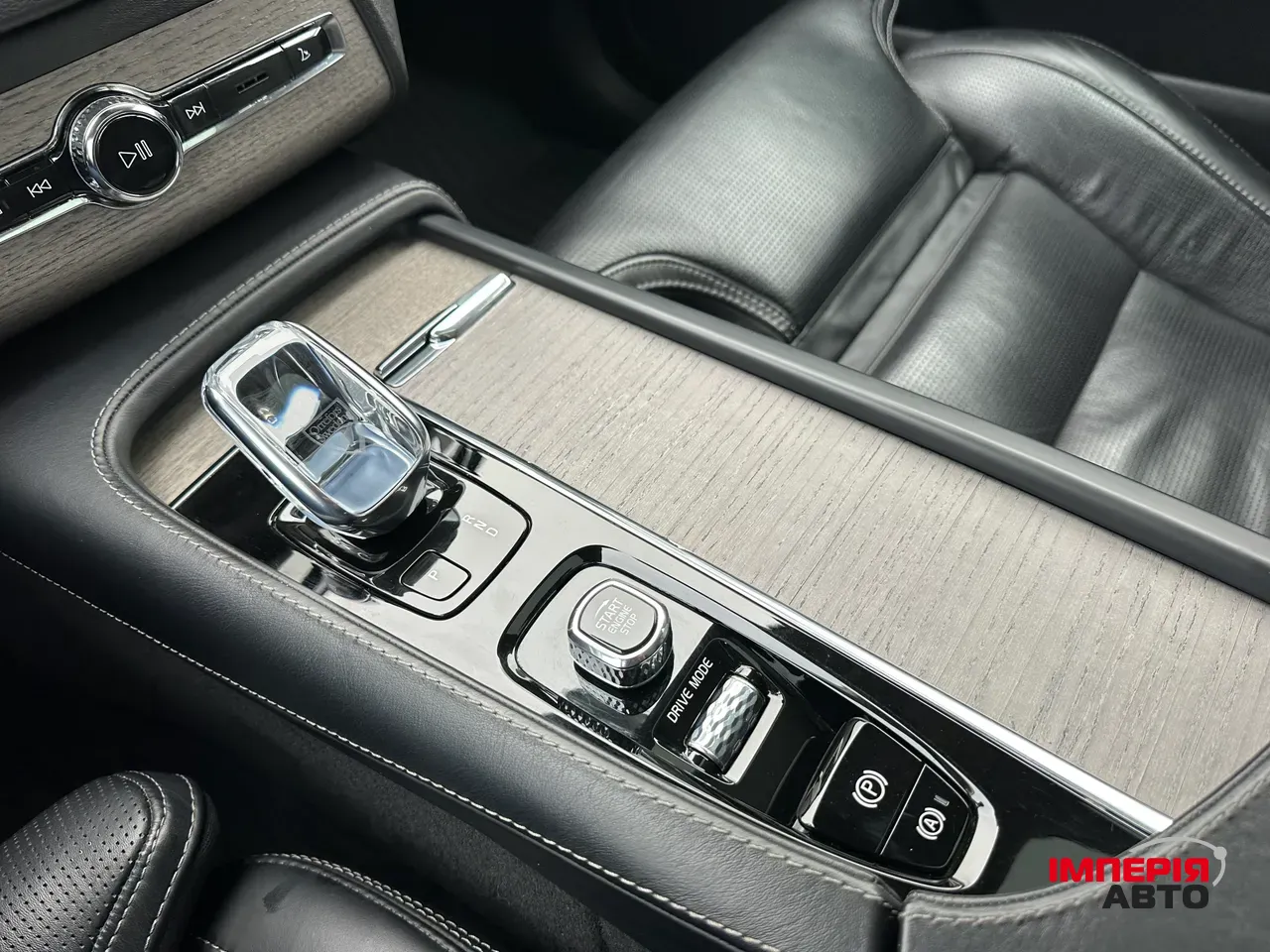 Volvo XC90 - фото 11