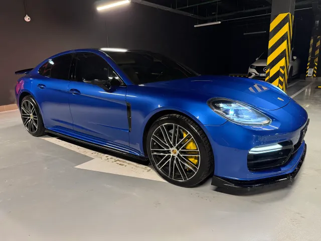 Porsche Panamera - фото 1