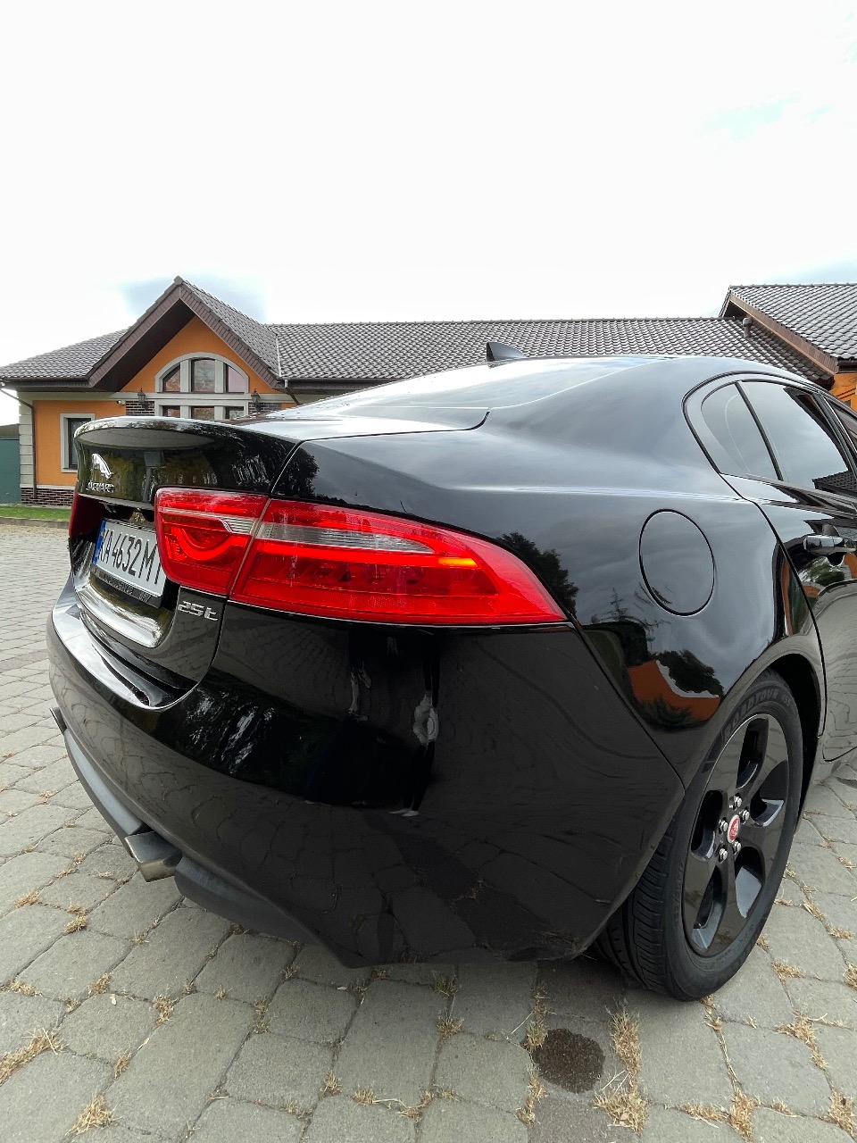 Jaguar XE - фото 12