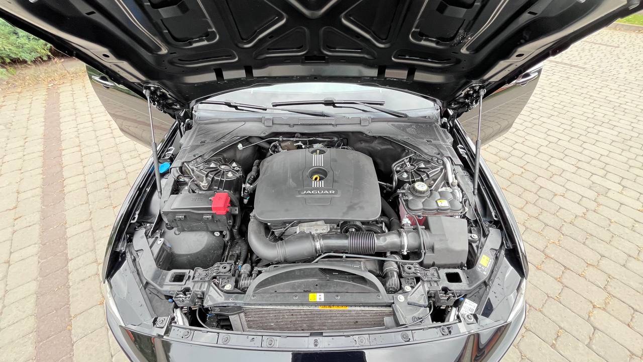 Jaguar XE - фото 6