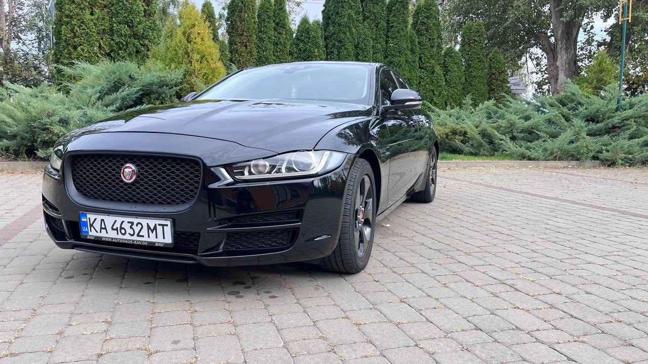 Jaguar XE - фото 8