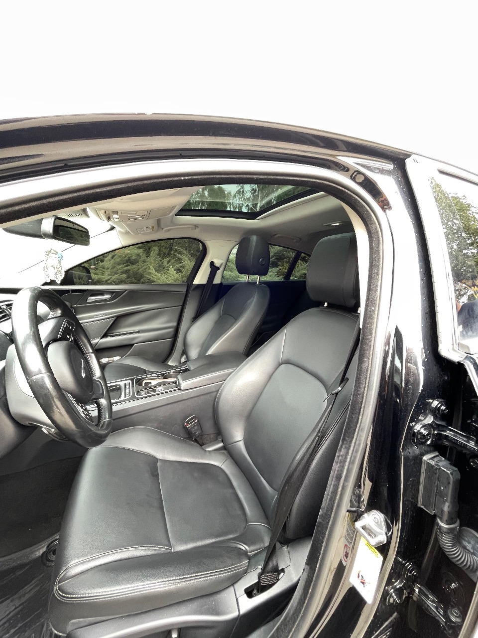 Jaguar XE - фото 17