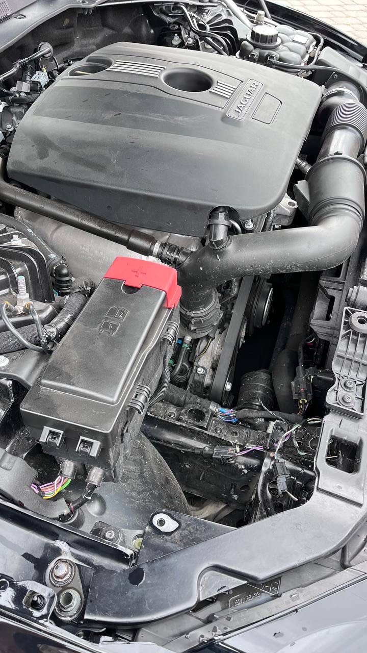 Jaguar XE - фото 14