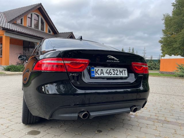 Jaguar XE - фото 1