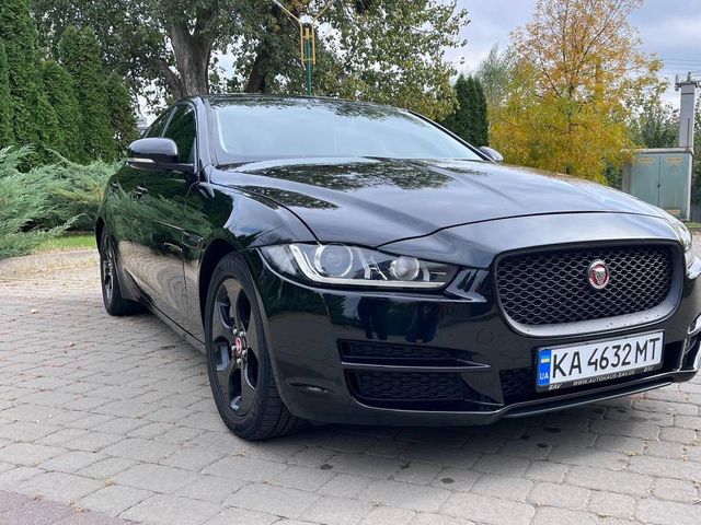 Jaguar XE - фото 2