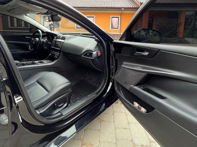 Jaguar XE - фото 5