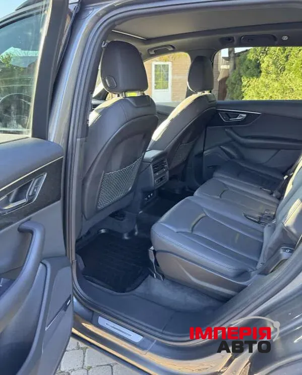 Audi Q7 - фото 11