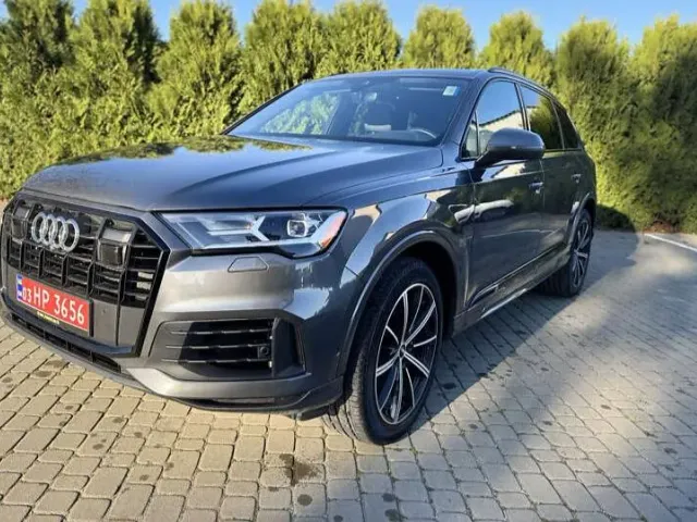 Audi Q7 - фото 1