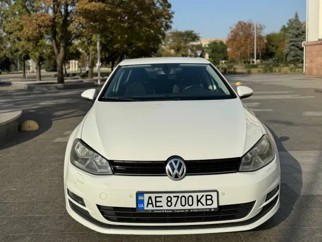 Volkswagen Golf - фото 1