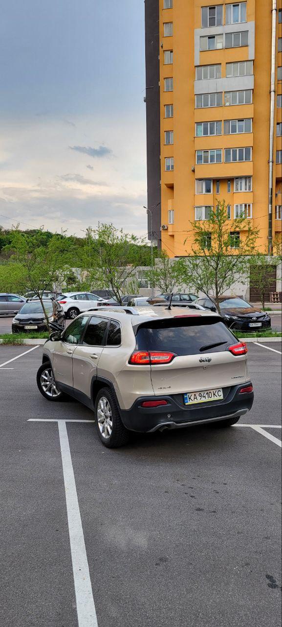 Jeep Cherokee - фото 8