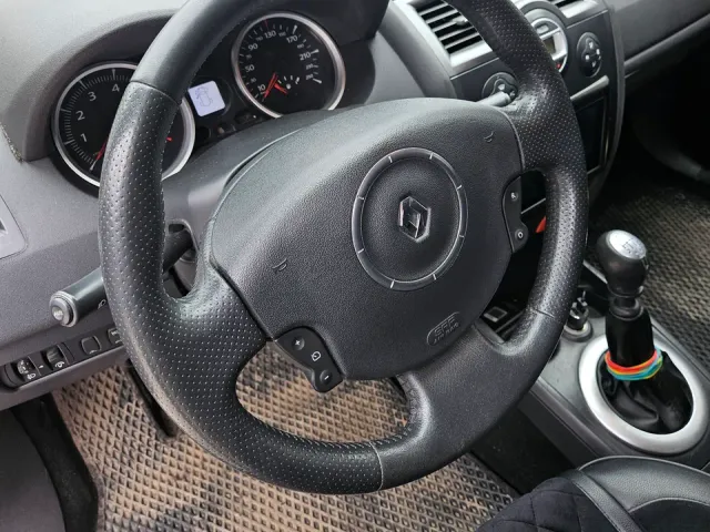 Renault Megane - фото 2