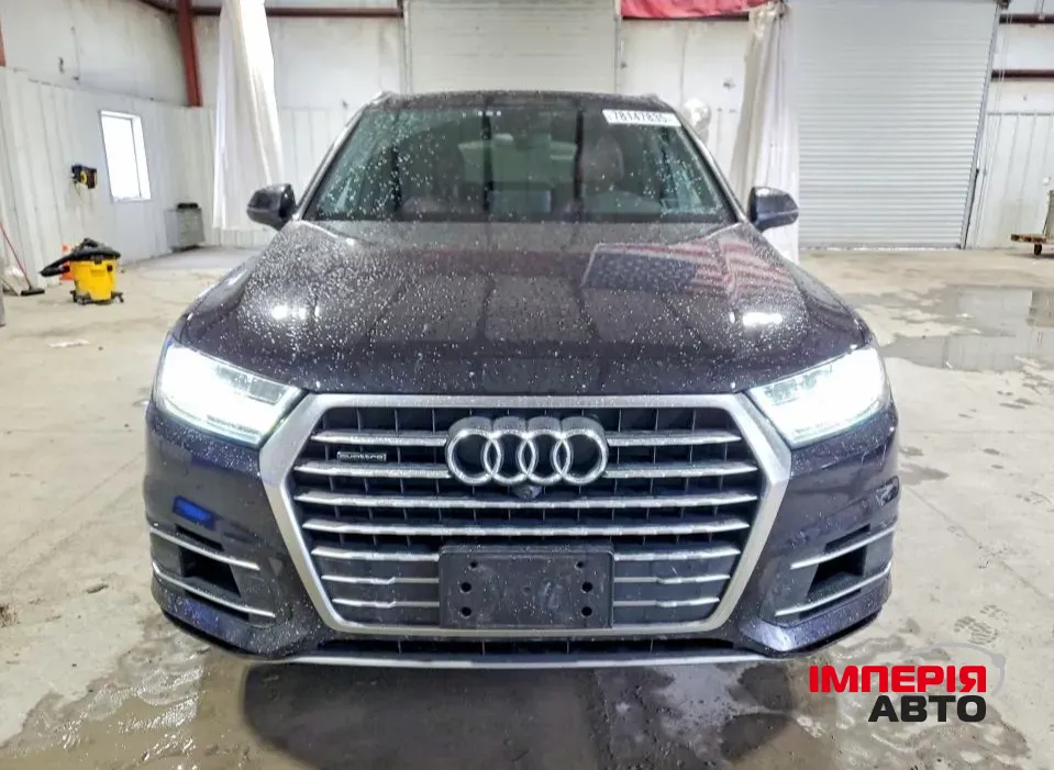 Audi Q7 - фото 1