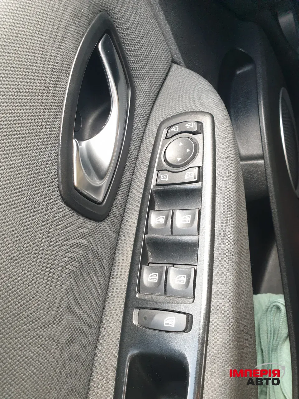 Renault Scenic - фото 12