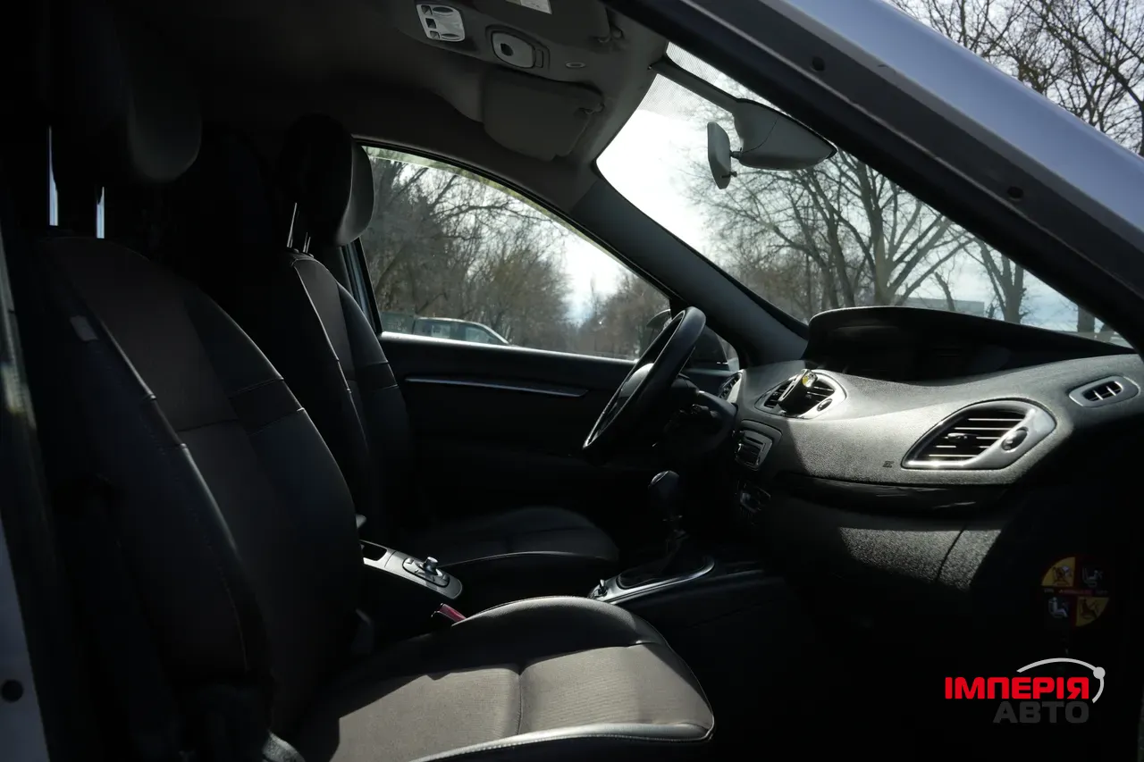 Renault Scenic - фото 18