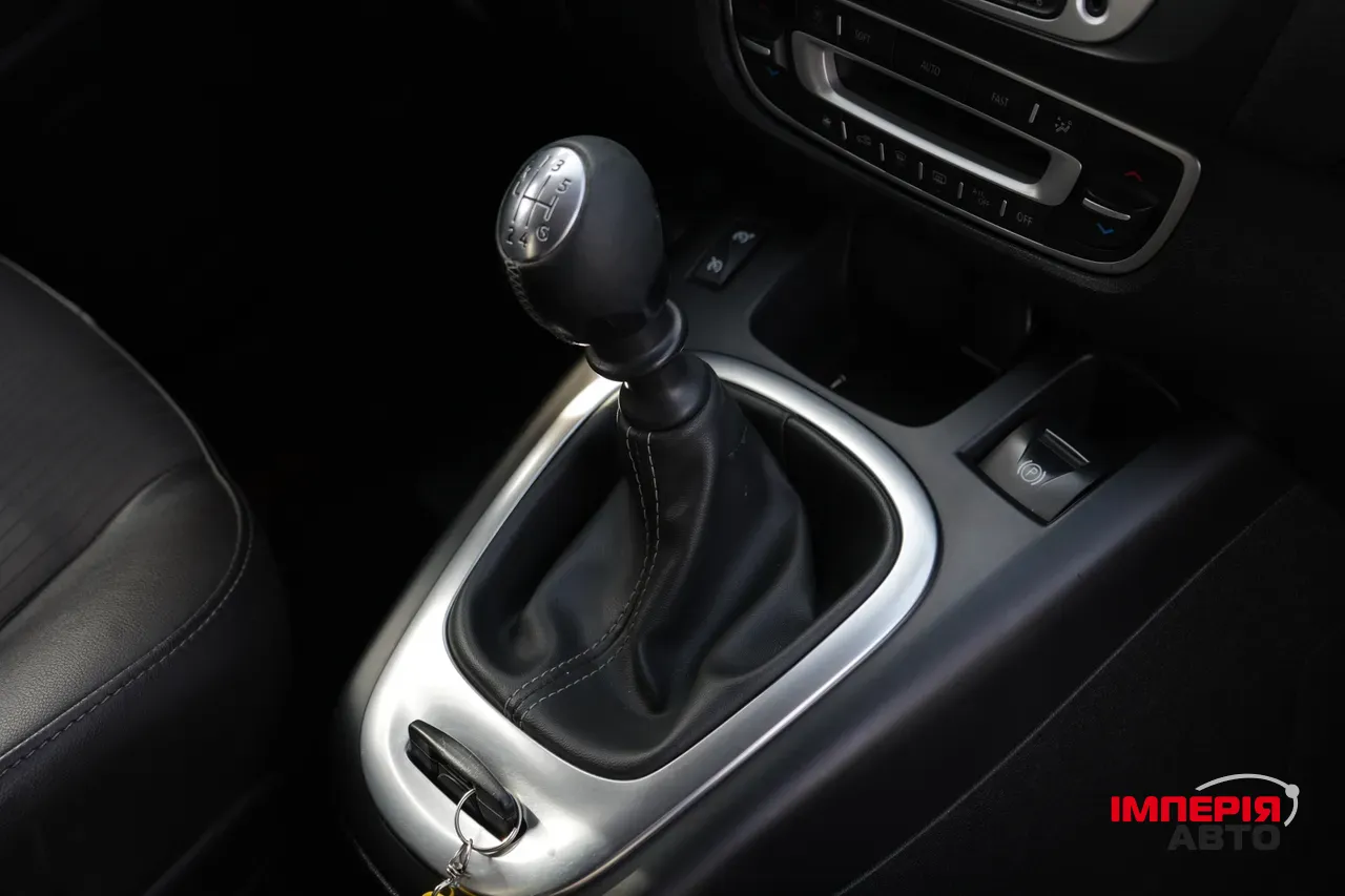 Renault Scenic - фото 17