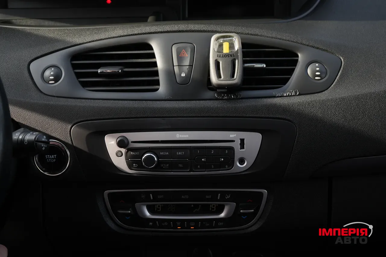 Renault Scenic - фото 16