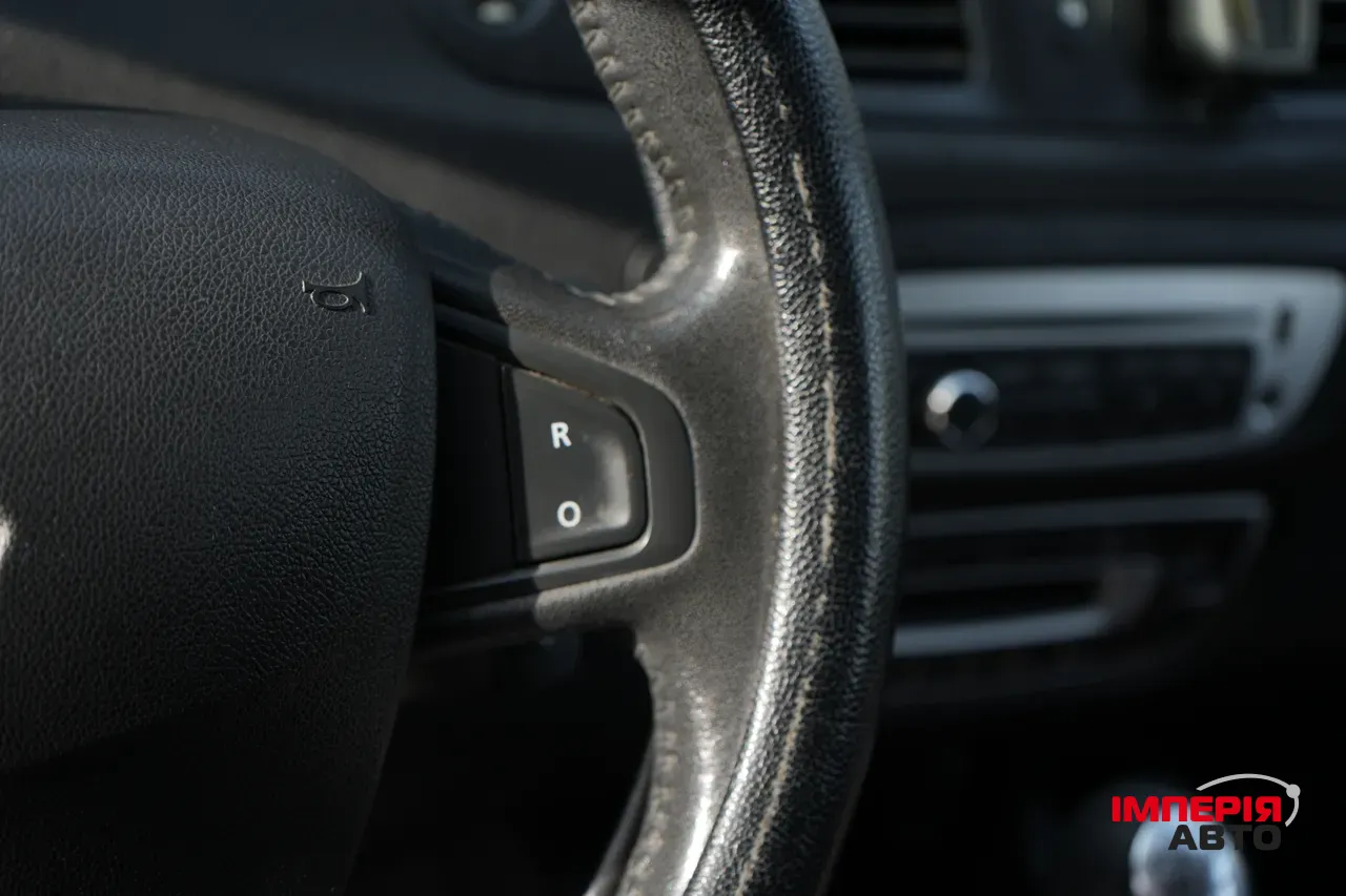 Renault Scenic - фото 13