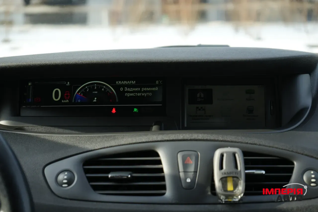 Renault Scenic - фото 14