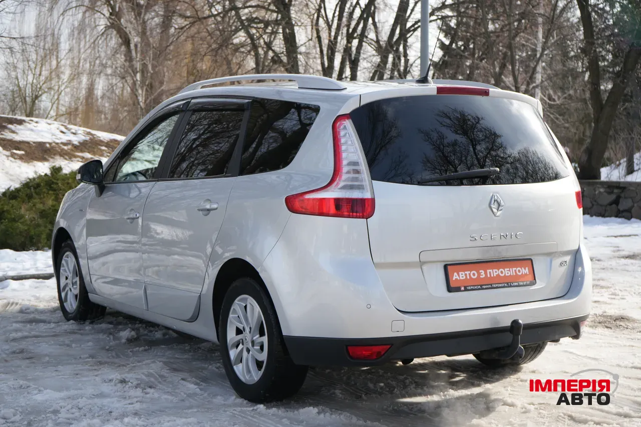 Renault Scenic - фото 8