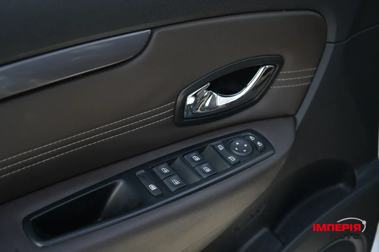 Renault Scenic - фото 9