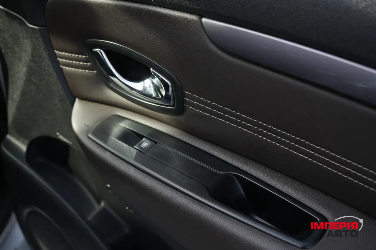 Renault Scenic - фото 20