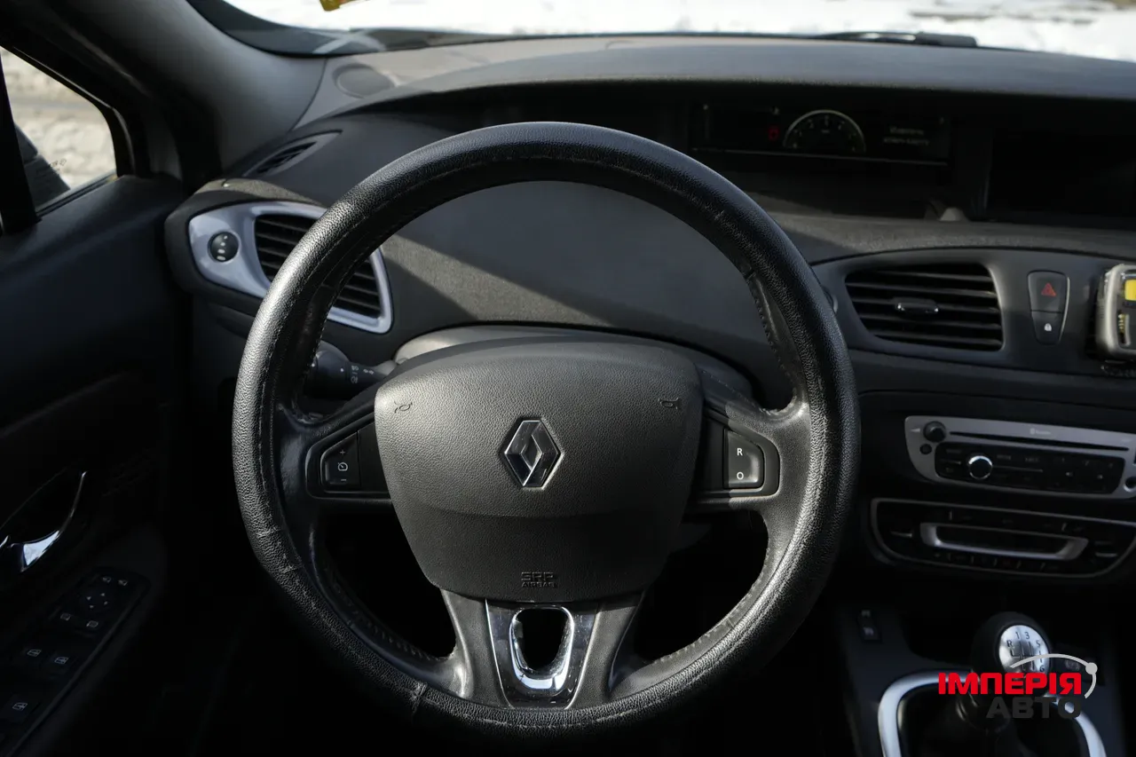 Renault Scenic - фото 11