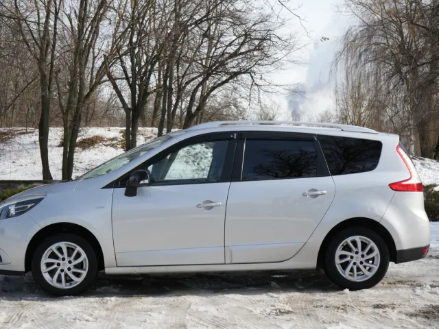Renault Scenic - фото 4