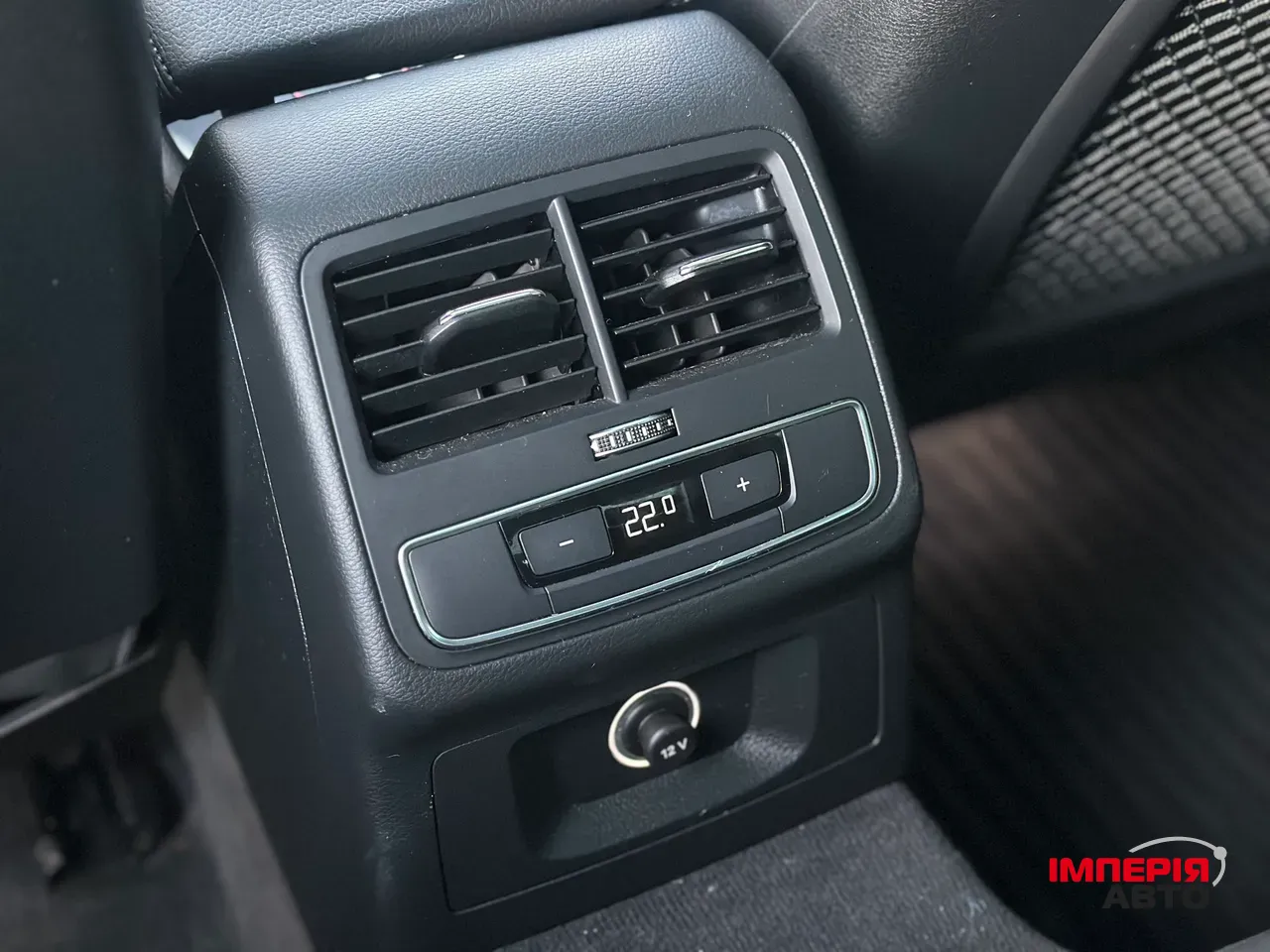 Audi A4 - фото 35