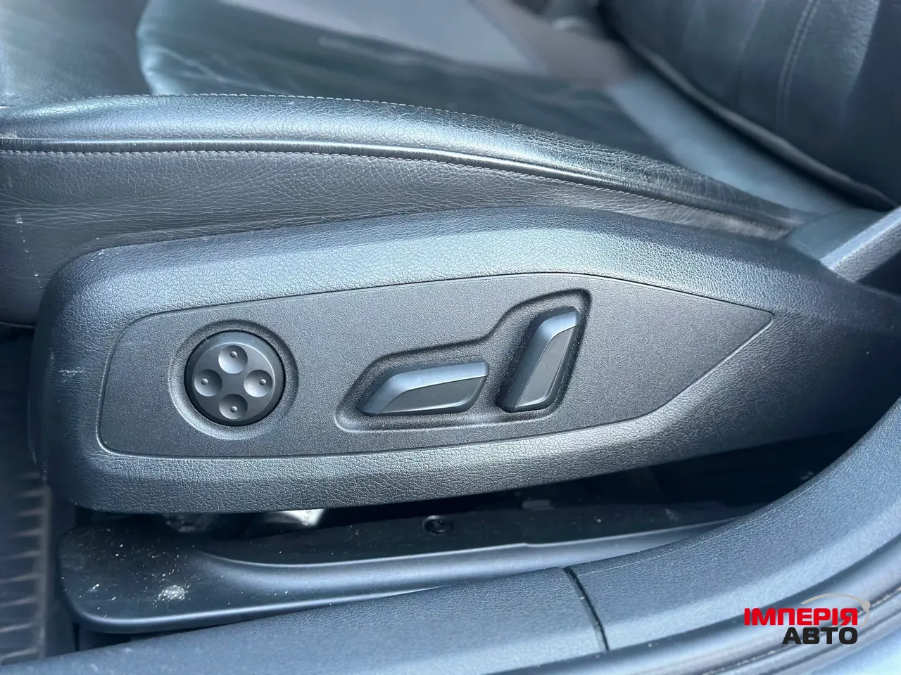 Audi A4 - фото 17