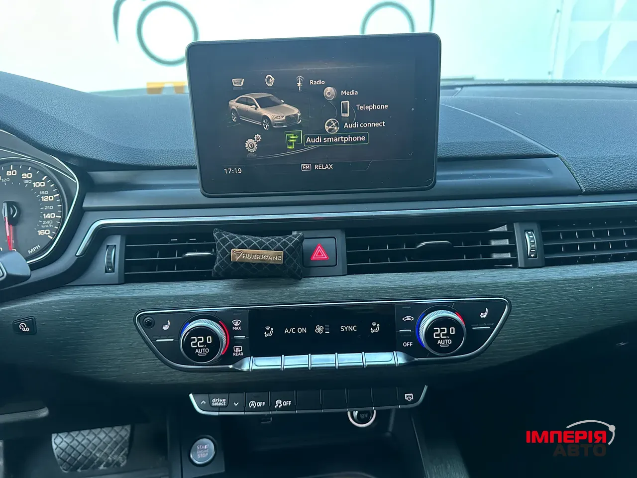 Audi A4 - фото 26