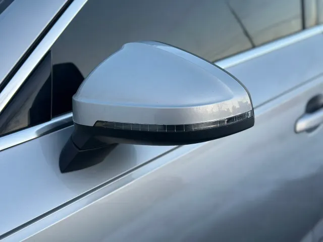 Audi A4 - фото 4